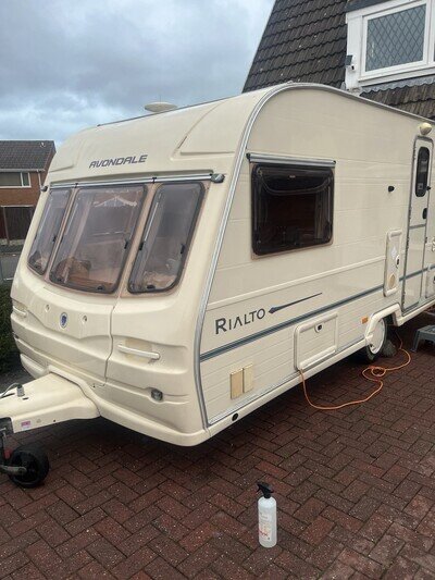 Super Avondale Rialto 480-2 2 Berth Caravan Tourer End Dressing Room Sep Shower
