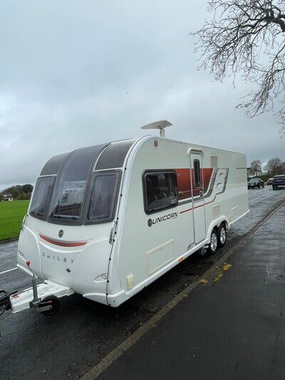 Bailey Unicorn cartegena- twin axle - 4 berth - fixed Island bed - 2016 spec