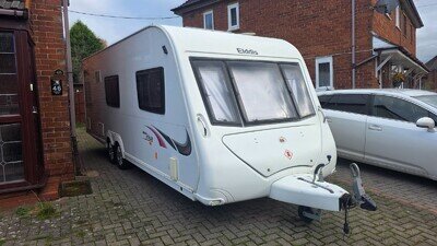 2013 Elddis Riva 646 - 6 berth caravan with motor mover and air awning