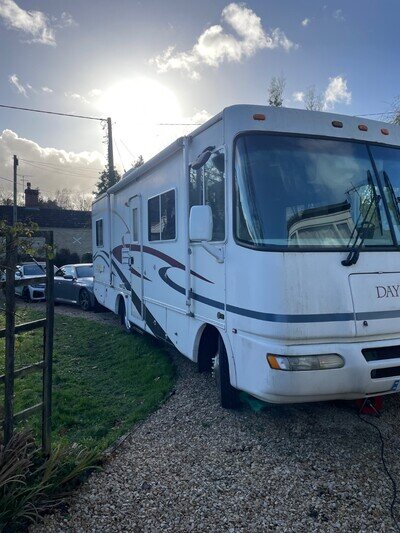 Damon Daybreak American RV Motor home 2004