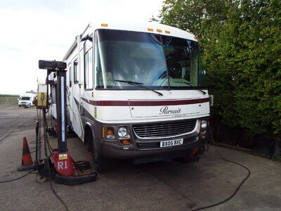 29' 2005/6 GEORGIE BOY PURSUIT 2970DS 2 SLIDE FORD F53 CHASSIS WITH LPG SYSTEM