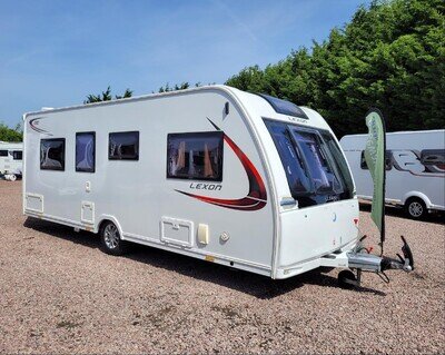 *SALE AGREED* Lunar Lexon 590 2018 Single Axle 4 Berth - Rear Fixed Island Bed