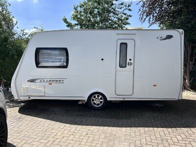 SWIFT LUNAR CLUBMAN CK 2011 2 berth caravan + motor mover + Air awning + accs