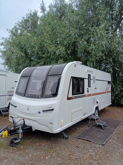 2019 ISLAND BED BAILEY UNICORN VIGO TOURING CARAVAN FULLY SERVICED