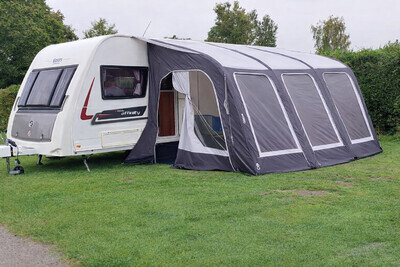 ELDDIS AFFINITY 550 2014 MODEL 4 BERTH FIXED ISLAND BED TOURING CARAVAN & AWNING