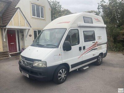 2005 NU VENTURE SORRENTO 4-BERTH - 4-BELT - SOLAR - GREAT VALUE