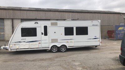 COMPASS RALLYE ISLAND BED TWIN AXLE CARAVAN WITH AWNING & MOTOR MOVER !!!!