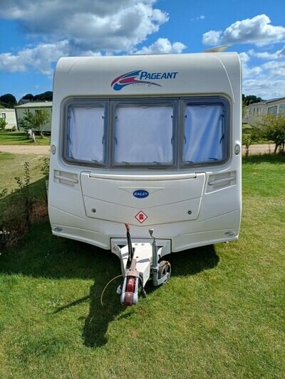 Bailey Pageant Burgandy Series 6 2007 4 birth fixed bed caravan Bailey Pageant Burgandy Series 6 2007 4 birth fixed bed caravan