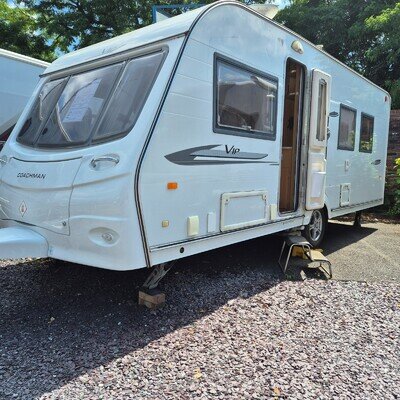 Coachman VIP 545/4 Fixed Island Bed 4 Berth Caravan with Motor mover