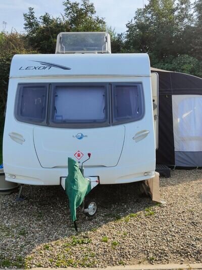 Lunar lexon SE 4 berth fixed bed caravan 2010 Lunar lexon SE 4 berth fixed bed caravan 2010