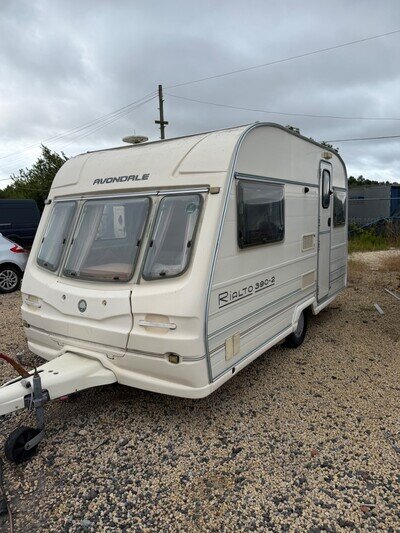 2000 avondale 390-2 2 berth caravan with motor mover
