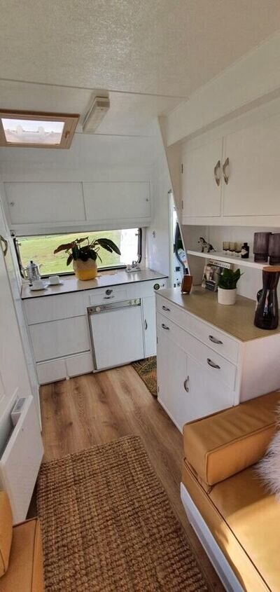Stunning Late 1980’s Vintage Carlight Commander Caravan - named Malmö Stunning Late 1980’s Vintage Carlight Commander Caravan - named Malmö