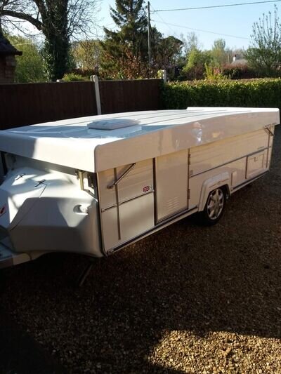 Gobur 2004 Carousel 12/2 slimline folding caravan in a Very Good Condition. Gobur 2004 Carousel 12/2 slimline folding caravan in a Very Good Condition.
