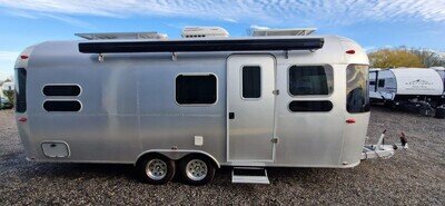 Airstream 2025 684 brand new ex display Silver Bullet Brand New Fixed Bed Solar