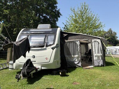 2016 Swift Conquerer 645 4 Berth Caravan Island Bed