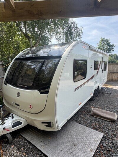 Swift Challenger 640AL Twin Axle 6 Berth Caravan