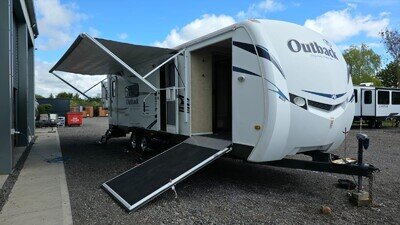AMERICAN CARAVAN TOY HAULER 2013 outback 280rs £29,999 4-6 BERTH 28FT