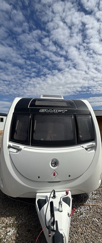 Swift Sprite Quattro FB 4 Berth 2021 Fixed Bed Touring Caravan with Motor Mover