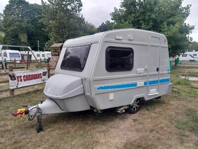 Freedom flare 2 Berth Caravan 2017 motor mover air awning vgc