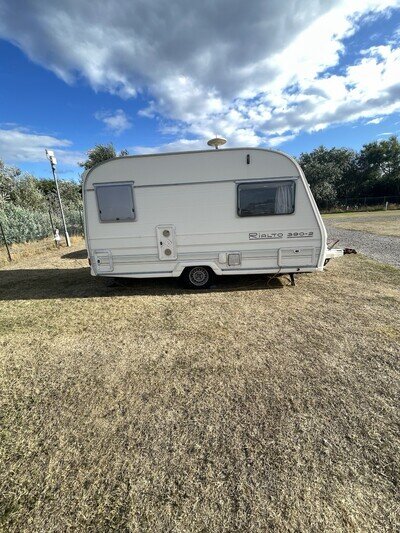 2 Berth Caravan Avondale Rialto 390-2