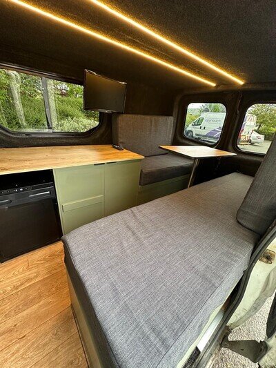 2012 Vauxhall Vivaro Camper / Day Van – Off Grid Setup 440W Solar Diesel Heater