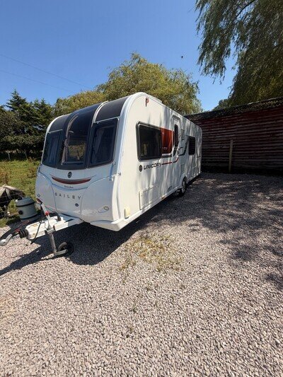 2018 Bailey Unicorn Cadiz - 4 Berth FIXED BEDS End Wash Room Touring Caravan