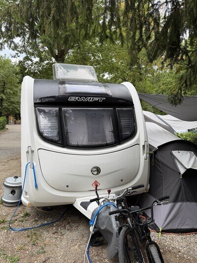 2011 Swift Conqueror 530 Touring Caravan 4 Berth End Bathroom