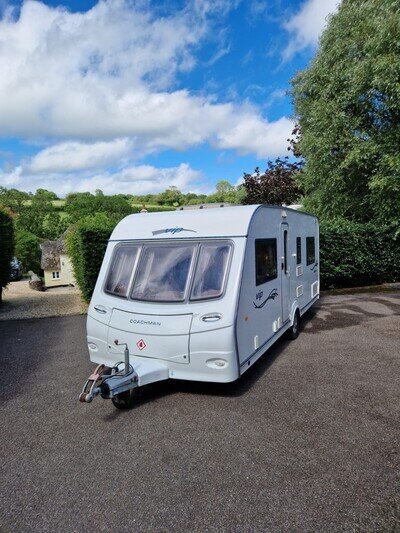 Superb Coachman VIP 535/4 – Fixed Bed 4 Berth Caravan – Motor Mover