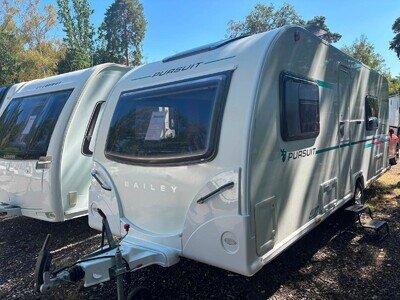 BAILEY PURSUIT 530/4 - 2018 - 4 BERTH - FIXED BED - END BATHROOM - VGC -BARGAIN