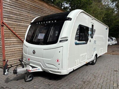 COACHMAN ACADIA 575- 2021 - 4 BERTH - ISLAND BED - MOVER - PRISTINE
