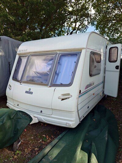 Lunar Lexon Fixed Bed Touring Caravan