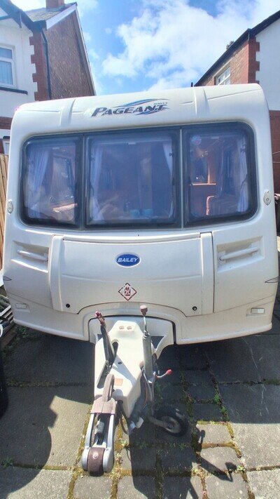 Bailey Pageant Champagne Series 5 2006 4 Berth Caravan Motor Mover Solar Panel