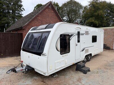 2018 LUNAR ALARIA TS - 4 BERTH TWIN AXLE LUXURY FIXED TWIN BED TOURING CARAVAN