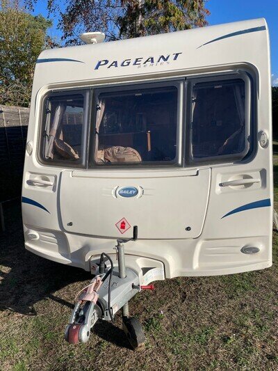 Bailey Pageant Series 7 caravan 4 berth, fixed rear bed, Motor Mover, ATC