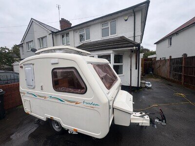 2004 FREEDOM MICROLITE POP UP ROOF CARAVAN WITH MOTORMOVER AND CASSETE TOILET