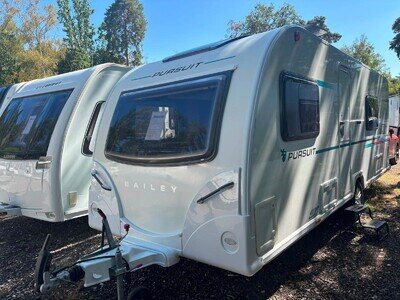 BAILEY PURSUIT 530/4 - 2018 - 4 BERTH - FIXED BED - END BATHROOM - VGC -BARGAIN