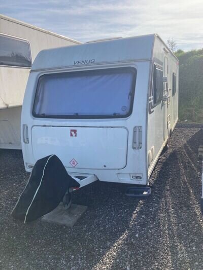 Lunar Venus 500/4 Caravan. 4 birth,twin fixed beds Lunar Venus 500/4 Caravan. 4 birth,twin fixed beds