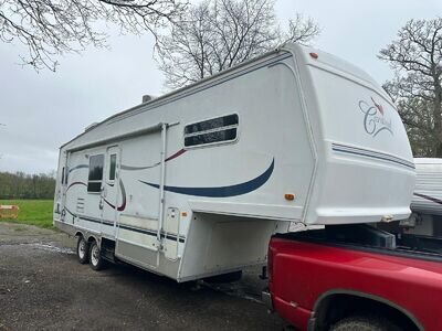 CARDINAL AMERICAN 5TH WHEEL TRAILER, 2 SLIDES, NEW CARPETS, SLEEPS 4/6, 28FT! CARDINAL AMERICAN 5TH WHEEL TRAILER, 2 SLIDES, NEW CARPETS, SLEEPS 4/6, 28FT!