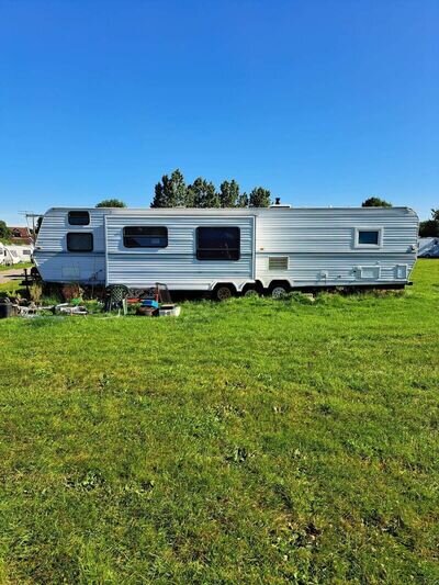 40ft American style pop out side trailer triple axle 40ft American style pop out side trailer triple axle