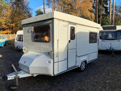 GOBUR CAROUSEL 12/2 - 2005 - 2 BERTH - POPUP CARAVAN - PRISTINE CONDITION GOBUR CAROUSEL 12/2 - 2005 - 2 BERTH - POPUP CARAVAN - PRISTINE CONDITION