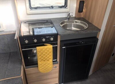 Bailey Discovery D4-4 For Sale - Light Weight - Fixed Bed