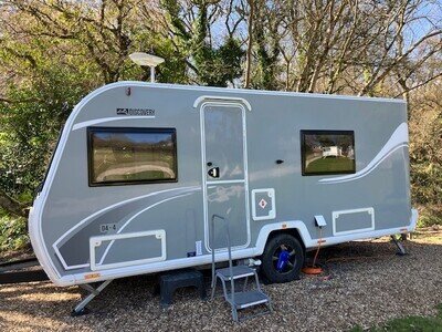2022 Bailey Discovery D4-4 Touring Caravan with Motor Mover